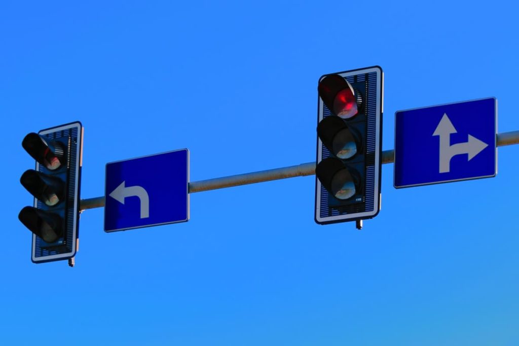 signs and traffic lights symbolise reversal trading and signals