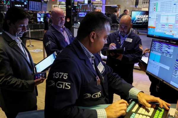 S&P 500 ends slightly down after mixed earnings, opening glitch