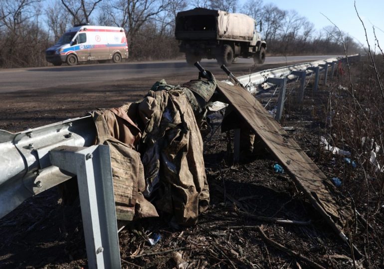 At Ukraine front, embattled Bakhmut residents desperate for water