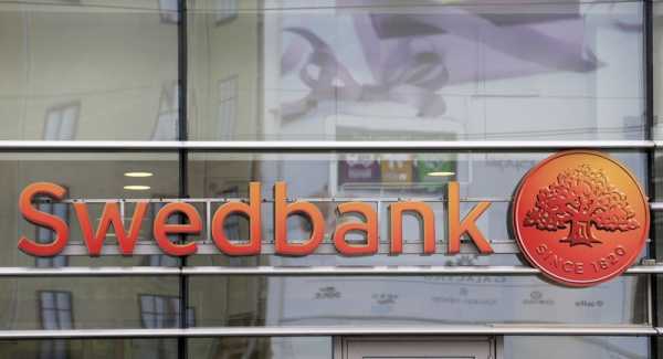 Swedbank posts profit beat on higher interest income, hikes dividend