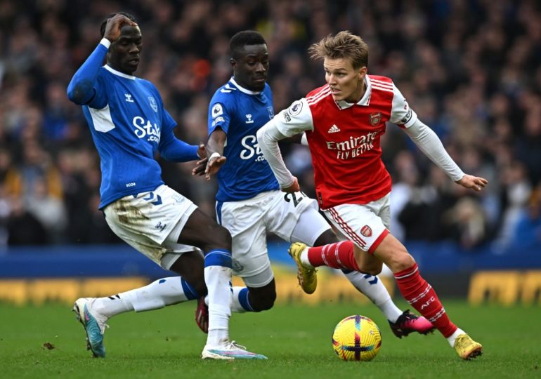 Premier League leaders Arsenal stunned by struggling Everton