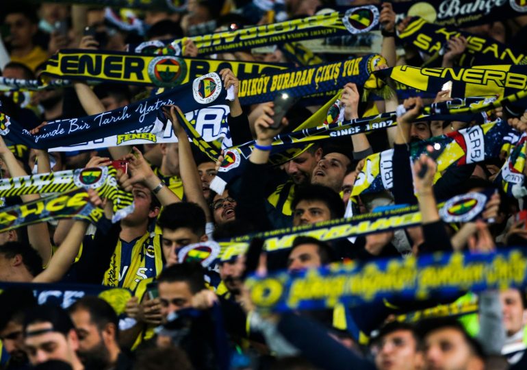 Fenerbahçe fans demand resignation of Turkish government