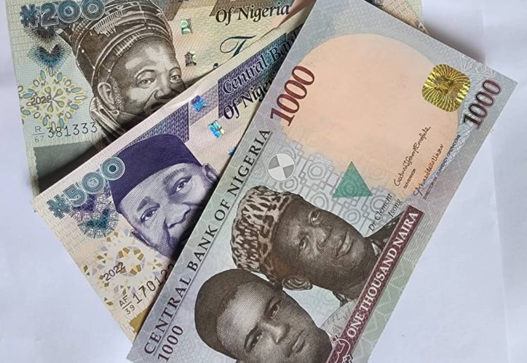 Lagos residents share ordeal after accepting old notes from banks