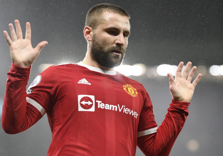 Shaw extends contract at Man Utd to 2027