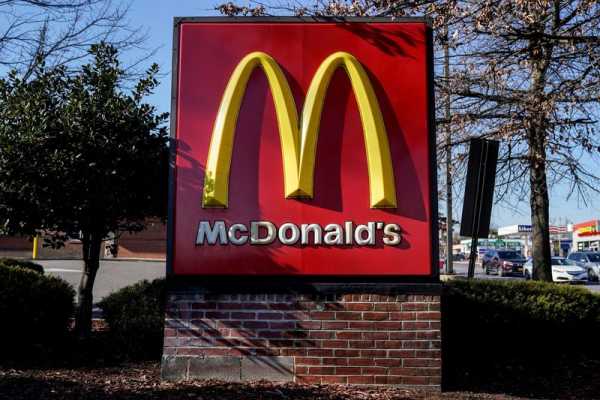 McDonald’s temporarily shuts US offices, prepares layoff notices -WSJ