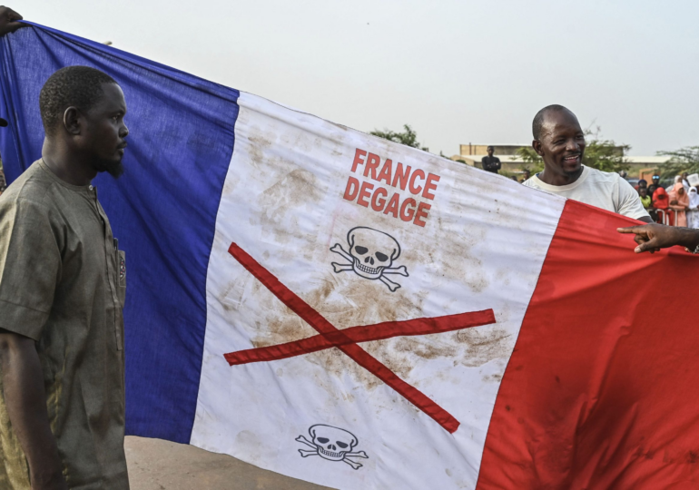 Thousands rally in Niger seeking withdrawal of French troops