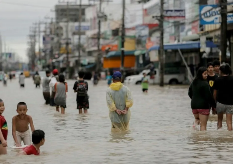 Tens of thousands affected as floods hit Thai south