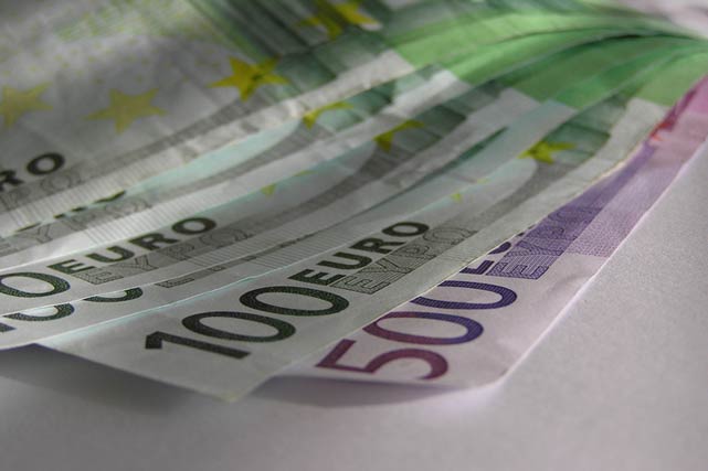 Euro to Dollar Rate Not in a Position to Challenge 1.10