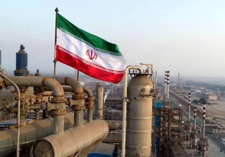 Iran inks big contracts to increase oil production