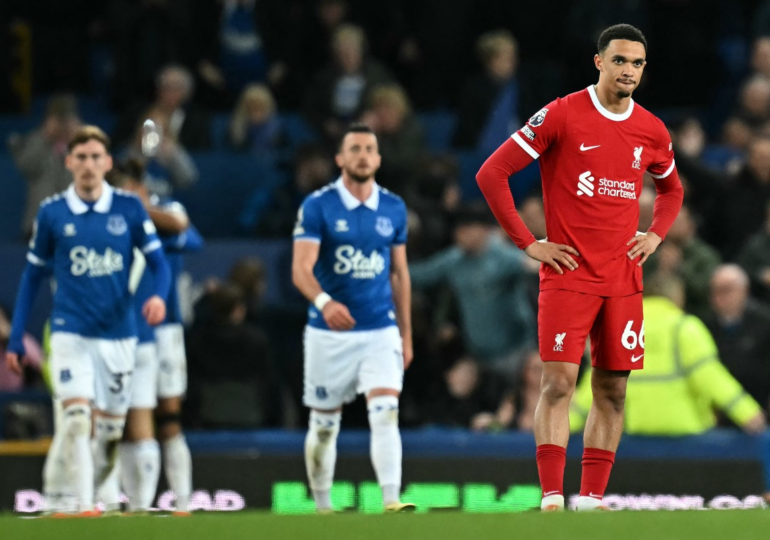 Liverpool lose at Everton to leave Premier League hopes in ruins