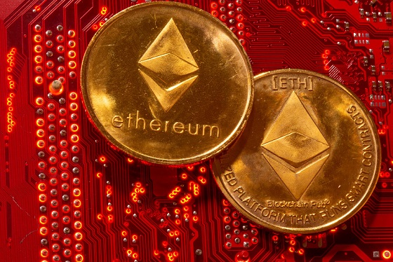 Bitcoin, Ethereum Move Lower; Akash Network Becomes Top Loser