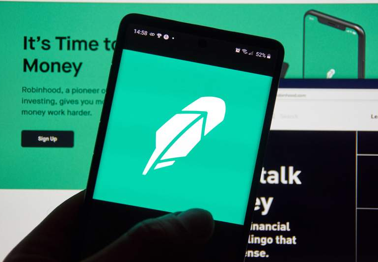 Robinhood , Revolut Explore Joining Stablecoin Market - Bloomberg