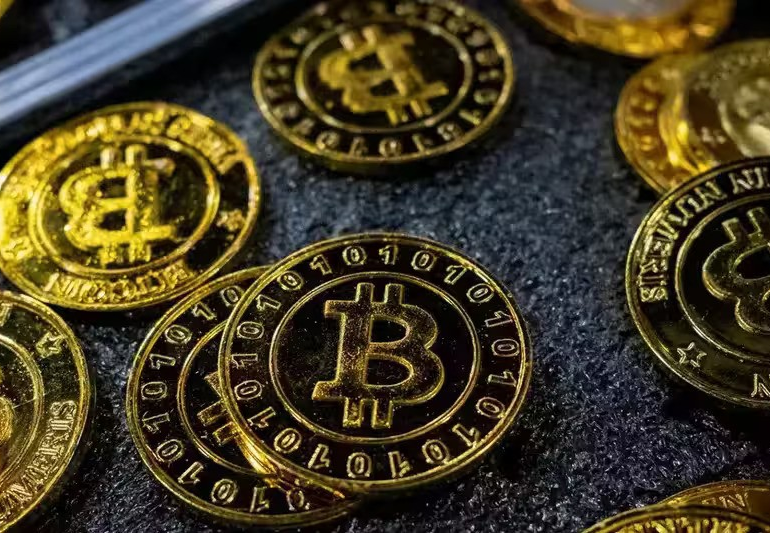 Gold and S&P 500 show Bitcoin the way forward