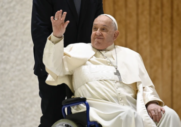 Ailing pope 'critical but stable', Vatican says