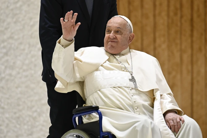 Ailing pope 'critical but stable', Vatican says