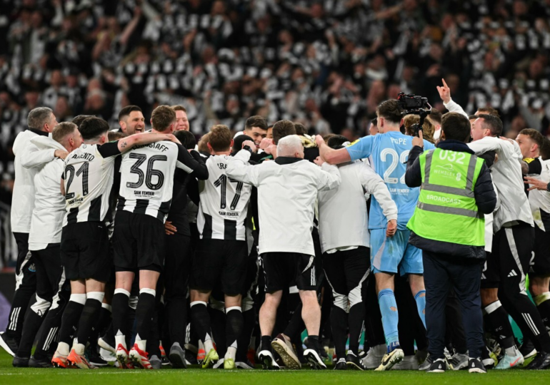 Newcastle beat Liverpool to win League Cup